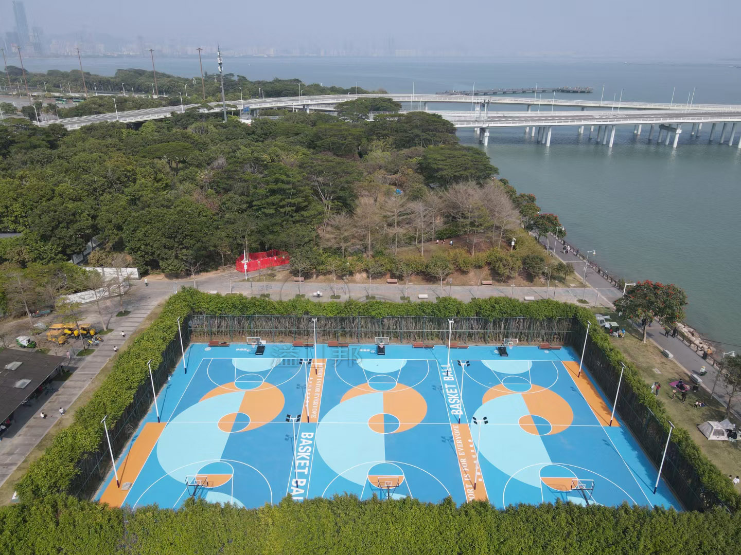 建一個(gè)籃球場(chǎng)需要多少錢，選擇什么材質(zhì)，2023溢邦體育給您透徹回答
